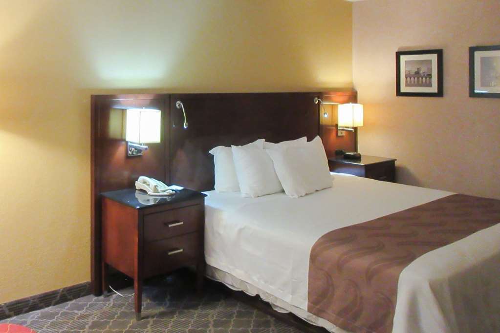 Quality Inn & Suites Brainerd Room photo